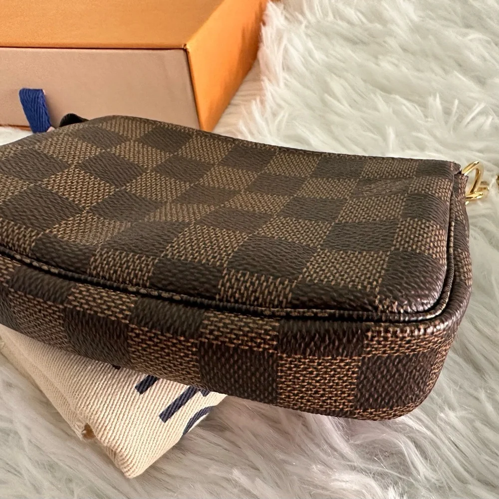 Louis Vuitton Damier Ebene LE‎ Illustre Vivienne Mini Pochette Bag